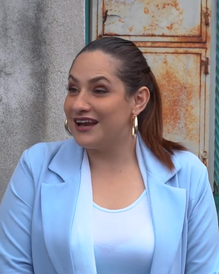 [COMPLETO] 0195H1020 Esposo infiel, le compra un carro a su amante delante de su esposa