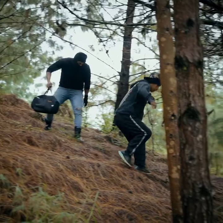 [COMPLETO] 0776H1020 Niña llamó la atención a esta pareja botándoles lombrices para salvar a su madre que estaba en pelig