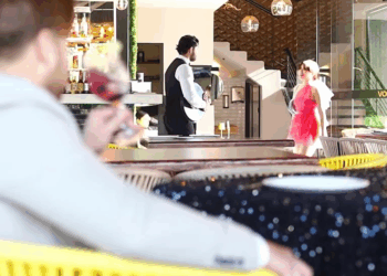 [COMPLETO] 0678H1006 Amor clandestido bajo la mesa de un restaurante