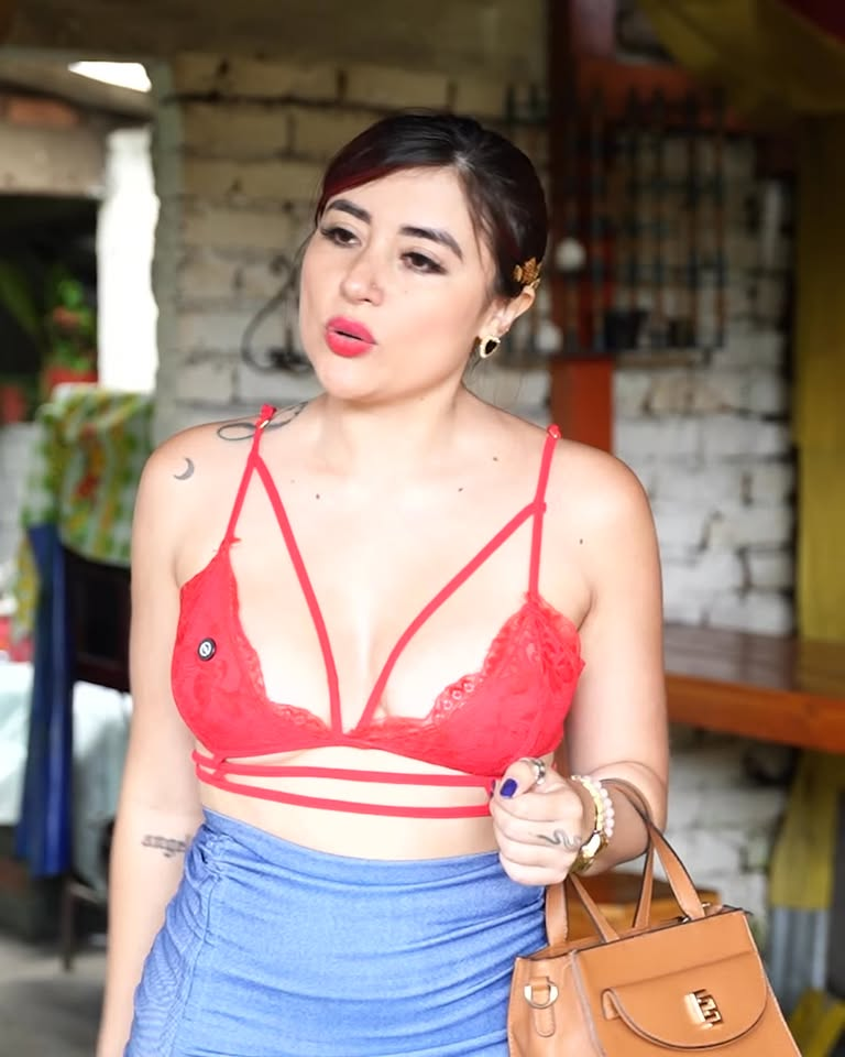 [COMPLETO] 0602H1020 Niña fingía ayudar a su abuela en redes sociales y se llevó una gran lección Caricaturas de Ayer