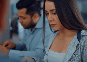 [COMPLETO] 0786H1020 Mujer llegó al funeral de su suegra a besarlo a su suegro por esta razón