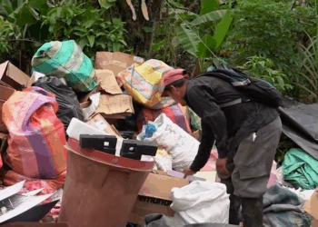 [COMPLETO] 0202H1020 Hijo se avergüenza de su padre reciclador y lo niega frente a sus amigos