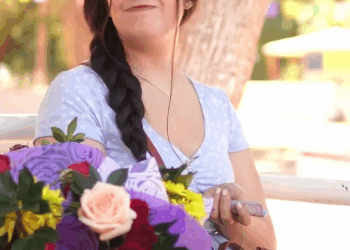 [COMPLETO] 0735H1006 Se enamoró de la señorita de las flores, con la novia a lado