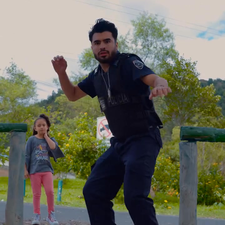 [COMPLETO] 0699H1020 εsta mujεr αbαndono a sus hijos en estε bus e ir para esta con un hombre policíα al finαl el dεscubr