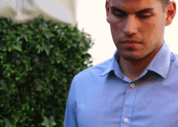 [COMPLETO] 0740H1006 Besó a un desconocido para huir de su ex novio celoso