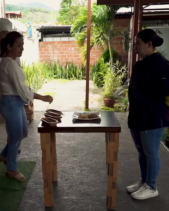 [COMPLETO] 0240H1020 Una ama de casa conquista a los jueces incluso siendo humillada por los otros competidores Goals