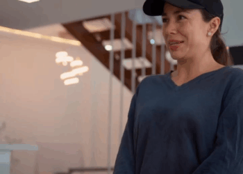 [COMPLETO] 0681H1020 Mujer con esta maquinaria salva a un hombre mayor de ser enterrado El Mensajero