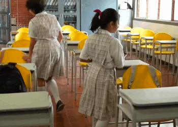 [COMPLETO] 0609H1020 Niñas le cortaron el pelo a su compañera hasta que recibieron su merecido Caricaturas de Ayer