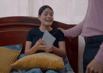 [COMPLETO] 0677H1020 Mujer descubre que su esposo se viste de mujer para salvarle la vida trabajando de esta manera