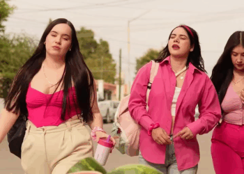 [COMPLETO] 0714H1006 Se avergonzaba de su mamá por vender fruta en su universidad