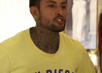 [COMPLETO] 0636H1020 Se metió con una anciana por un auto de lujo y lo terminó pagando muy caro Caricaturas de Ayer