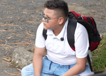 [COMPLETO] 0647H1020 Madre deja a su hijo malcriado con un vagabundo para darle una lección Caricaturas de Ayer