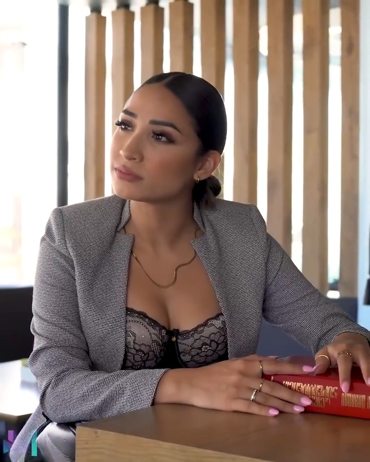 [COMPLETO] 0800H1006 Humilló a un hombre por su apariencia de vagabundo, pero se llevó una gran sorpresa