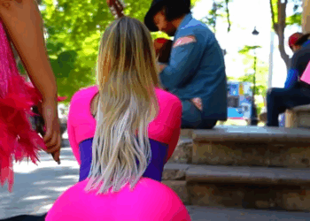 [COMPLETO] 0778H1006 Músico de la calle le dio una lección a chica adinerada Elsa Soto