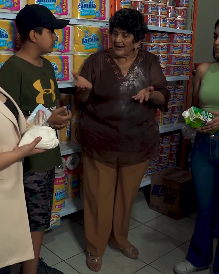 [COMPLETO] 0249H1020 Le reclamó a la vendedora por un pollo dañado y ella le respondío así Goals