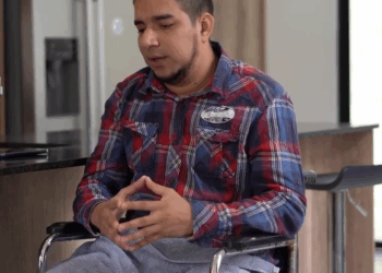 [COMPLETO] 0043H1020 Un pianista muy inteligente la descubre Mi Poesia