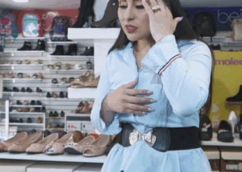 [COMPLETO] 0121H1114 S0087 Discrimin0 a una mujer por su discapac!d4d, hasta que recibió esta gran lección