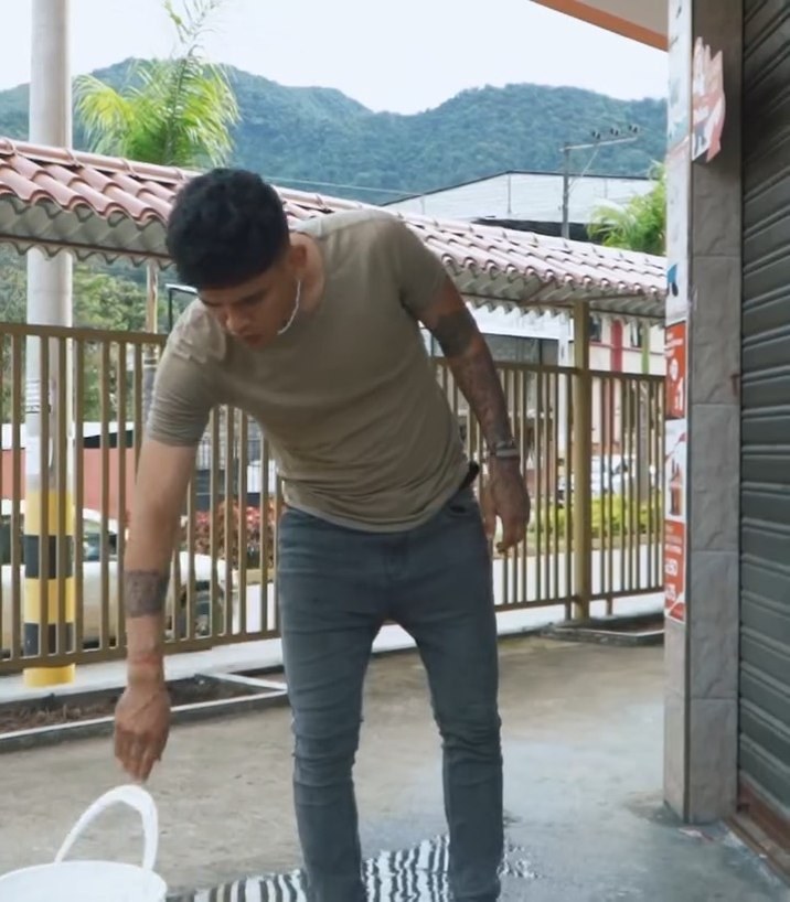 [COMPLETO] 0122H1114 S0087 Hum!ll0 a un humilde mendigo, sin imaginar que él hacía esto La VIDA SIGUE