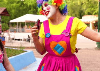 [COMPLETO] 0015H1030 Se disfrazó de payaso para descubrir la infidelidad de su pareja