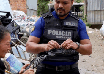 [COMPLETO] 0142H1030 S0082 Mujer es salvada por un ángel en el momento justo Historias de Yomi