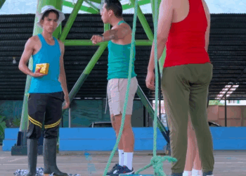 [COMPLETO] 0144H1030 S0082 Albañil se enfrenta a dos musculosos para salvar a esta mujer Historias de Yomi