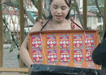 [COMPLETO] 0148H1030 S0082 Niña de la calle descifra estas señales para salvar a una vendedora de lotería Historias de Yomi