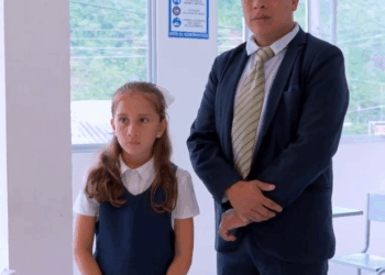 [COMPLETO] 0172H1030 S0082 Maestra se burla de su alumna por ser hija de un albañil y ella decide hacer esto Historias de Yom