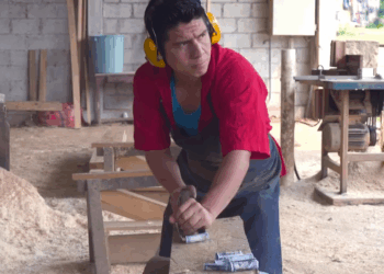 [COMPLETO] 0178H1030 S0082 Carpinteros salieron de la pobreza después de encontrar dinero en la madera Historias de Yomi