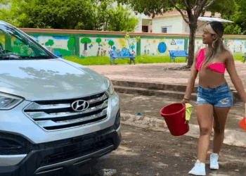 [COMPLETO] 0185H1114 S0020 Les Robαbαn a los Hombres Millonarios mientras fingían lavar su carro