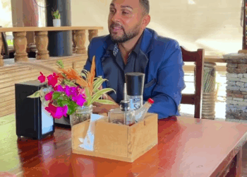 [COMPLETO] 0205H1114 S0020 Rechazaron a millonario y le dio su anillo de compromiso a vagabunda