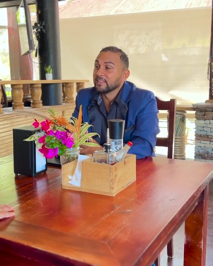 [COMPLETO] 0205H1114 S0020 Rechazaron a millonario y le dio su anillo de compromiso a vagabunda