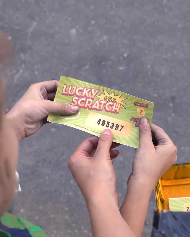 [COMPLETO] 0205H1030 S0082 Niña de la calle se vuelve millonaria gracias a este reloj Historias de Yomi