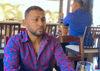 [COMPLETO] 0213H1114 S0020 Odontólogo Mete un anillo en la boca del paciente para pedirle matrimonio a su Novia #novia #amor N