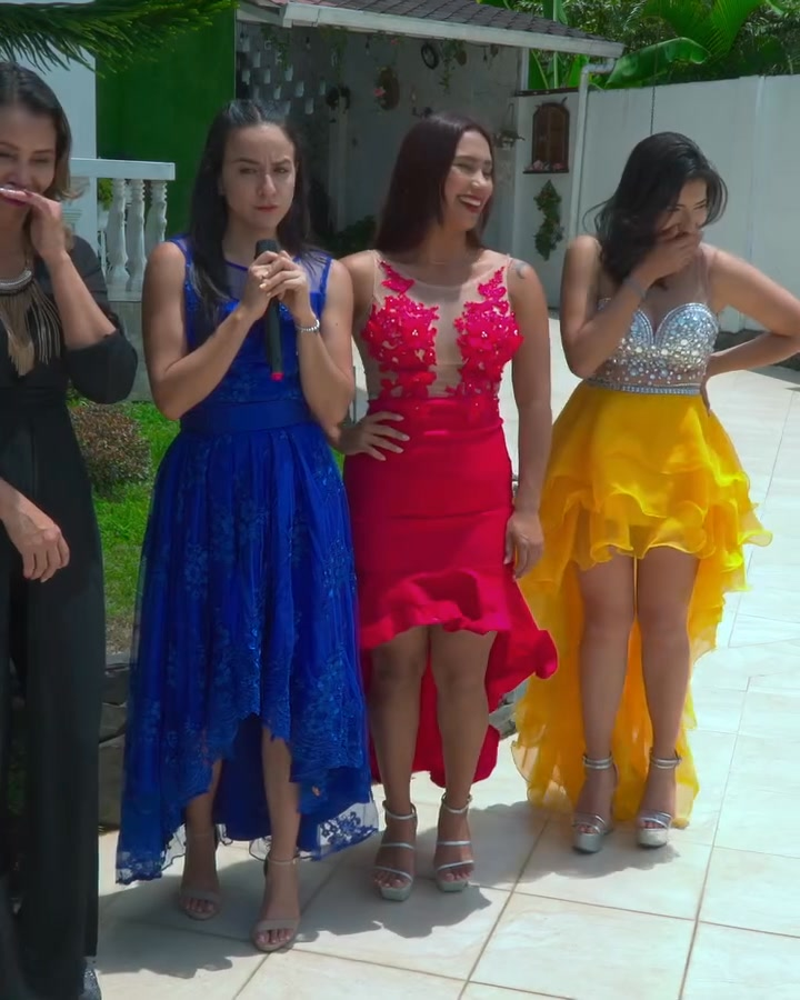 [COMPLETO] 0215H1030 S0082 Compite con un vestido de plástico por el puesto de diseñadora de modas Historias de Yomi