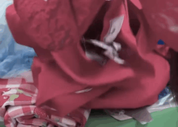 [COMPLETO] 0226H1114 S0020 Compró una tela llena de billetes y descubrió que sería millonaria