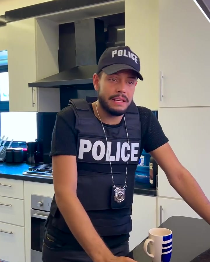 [COMPLETO] 0228H1114 S0020 Esta niña y su mascota descubren el secreto que guardaba su madrastra