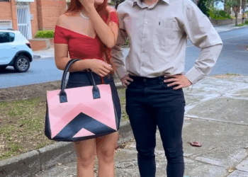 [COMPLETO] 0249H1114 S0020 2 angelitos salvaron a milloonaria y recibieron una gran recompensa