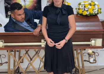 [COMPLETO] 0250H1114 S0020 Fingió su propio funeral para descubrir si su novia lo amaba Nicauris Javier