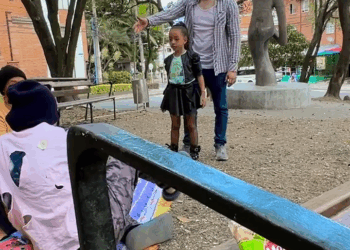 [COMPLETO] 0258H1114 S0020 Regaló el dinero de su papá a personas de la calle y esto es lo que él hizo