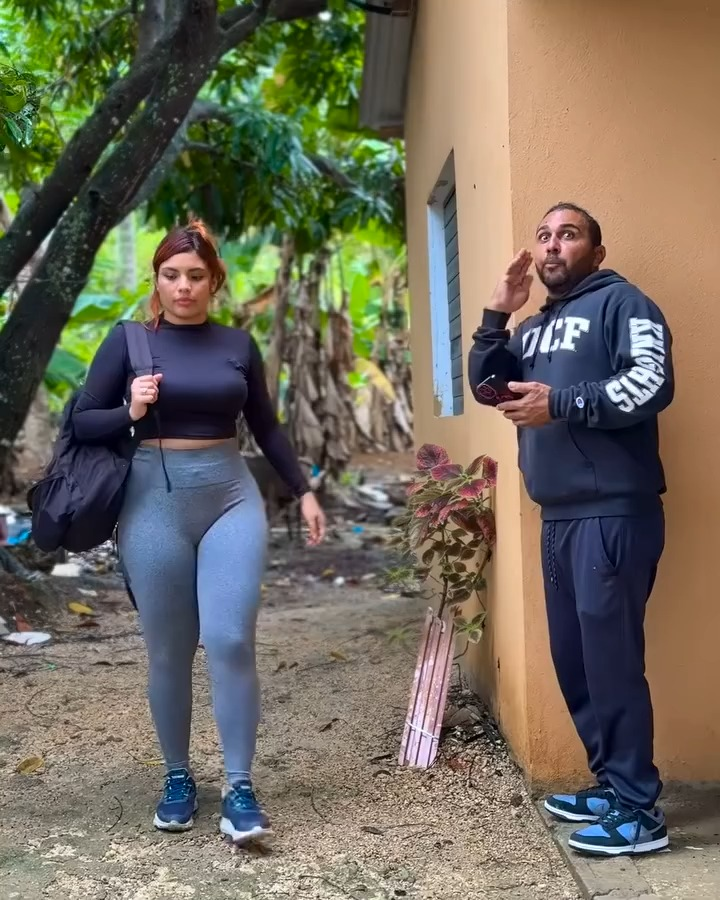 [COMPLETO] 0264H1114 S0020 Siempre en el barrio hay un vecino que lleva todos los cartones Nicauris Javier