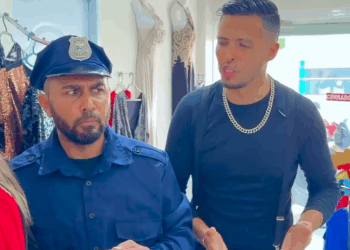 [COMPLETO] 0281H1114 S0020 Escondió anillos en su cabello falso hasta que la descubrieron Nicauris Javier