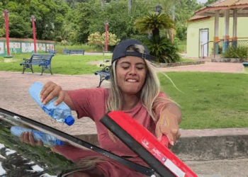 [COMPLETO] 0285H1114 S0020 Le tiraron huevo en el coche nuevecito Nicauris Javier