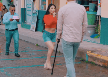 [COMPLETO] 0293H1030 S0083 Escondió un teléfono dentro de un pastel de cumpleaños para poder ver a su hija Estefany