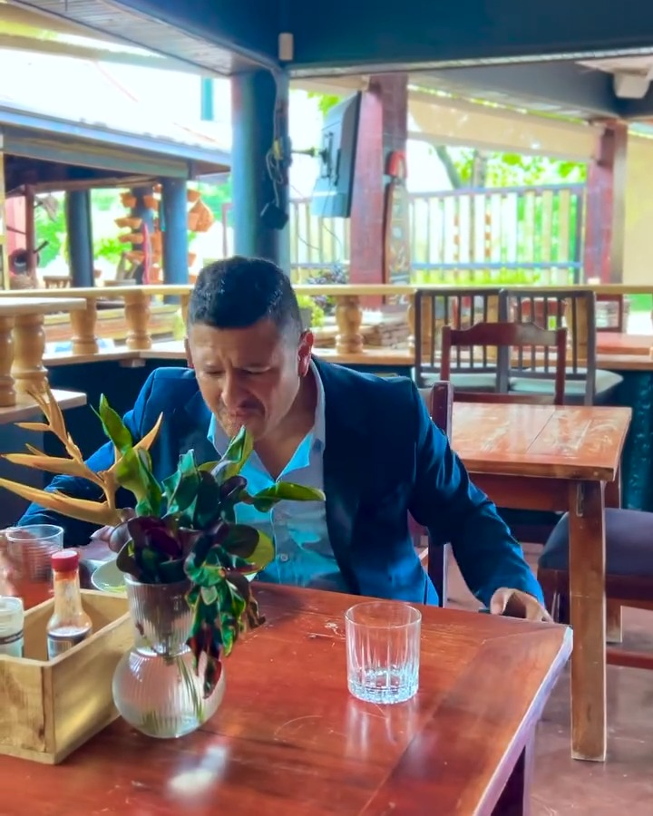 [COMPLETO] 0300H1114 S0020 Hombre tacaño le pidió a su cita que pague la cuenta Nicauris Javier