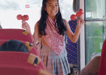 [COMPLETO] 0304H1030 S0083 Niña regalaba manzanas bañadas en pintura a personas de un bus por esta razón Estefany