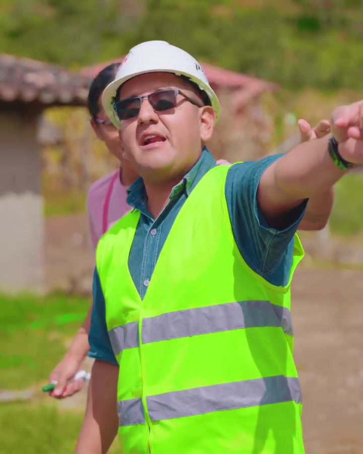 [COMPLETO] 0306H1030 S0083 Arquitecto utilizó esta estrategia para encontrar al mejor albañil Estefany