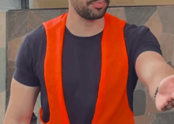 [COMPLETO] 0309H1114 S0020 ️ Albañil encuentra a su esposa siéndole infiel en plena calle ️ y su reacción lo dice todo! Nicau