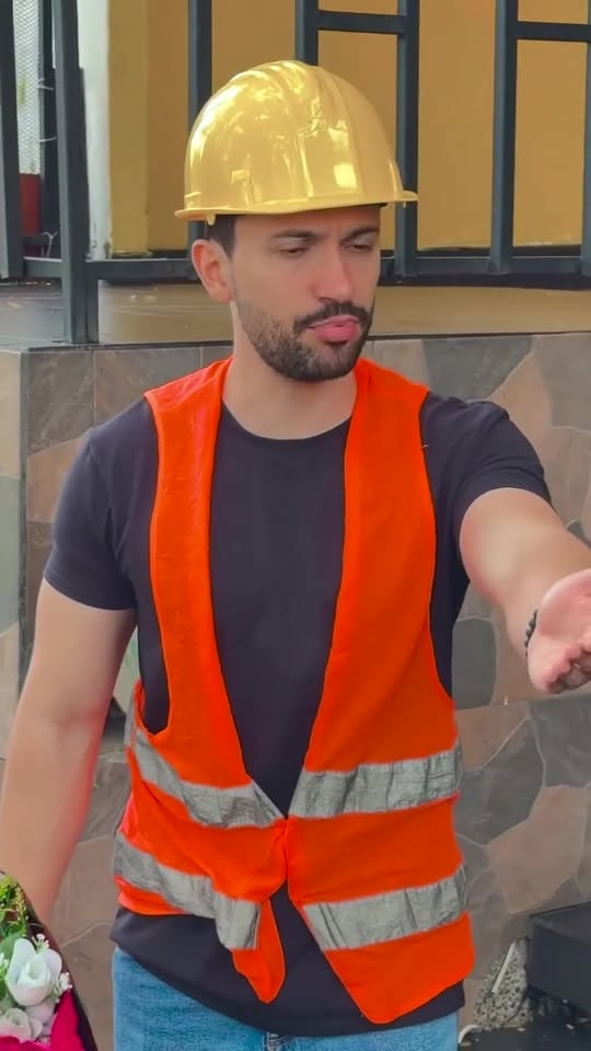 [COMPLETO] 0309H1114 S0020 ️ Albañil encuentra a su esposa siéndole infiel en plena calle ️ y su reacción lo dice todo! Nicau