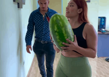 [COMPLETO] 0311H1114 S0020 Le pidio sostener una sandia revisar el teléfono de su esposo Nicauris Javier