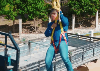 [COMPLETO] 0324H1030 S0083 Levantó a su esposo con una grúa para que confiese lo que hacía a escondidas Estefany